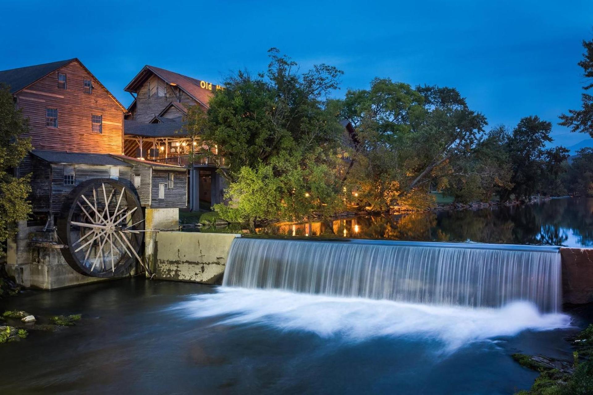 Bear Mountain Hollow-Free Dollywood Ticket- Cozy Cabin With A Hot Tub, Arcade & Deck Close To Town Pigeon Forge Ngoại thất bức ảnh
